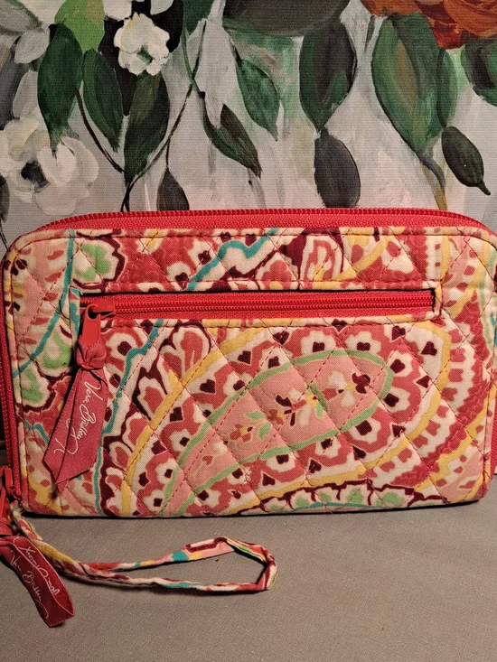 Vera Bradley Capri Melon Coral Pink Floral Quilt Wristlet Bifold Wallet Clutch