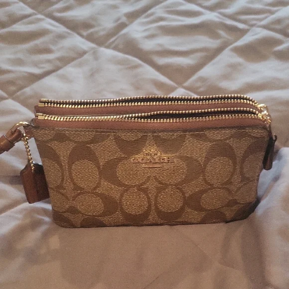 Coach Signature Double Wristlet Tagged Gold Accents New Dust Cover On Me