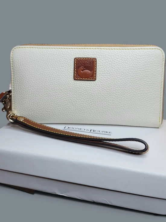 Dooney & Bourke Pebble Grain Large Zip Around Wristlet Like New With Box $208R