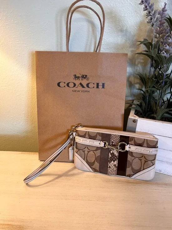 Coach Hamptons Signature Patchwork Wristlet Y2K EUC