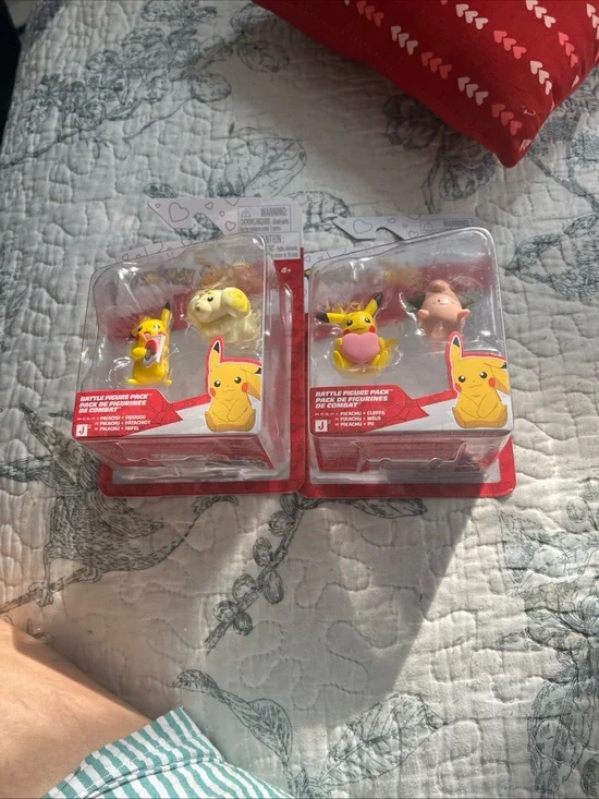 Pokemon Mini Figure Duo Pack - Yellow Pikachu with Pink Heart