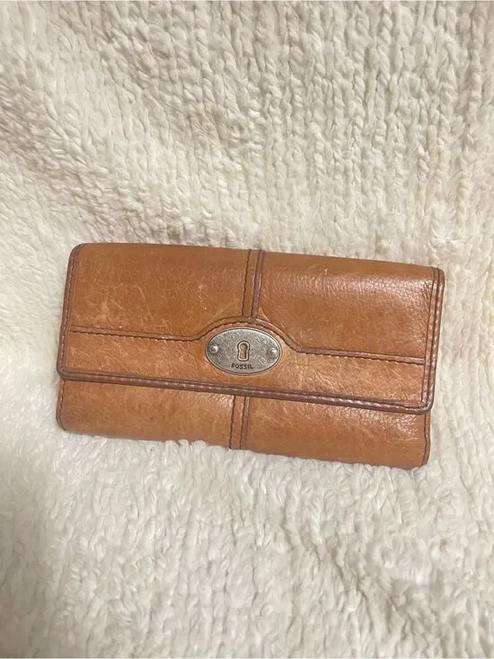 Fossil Cognac Brown Leather Fold Wallet with Metal Logo Plate