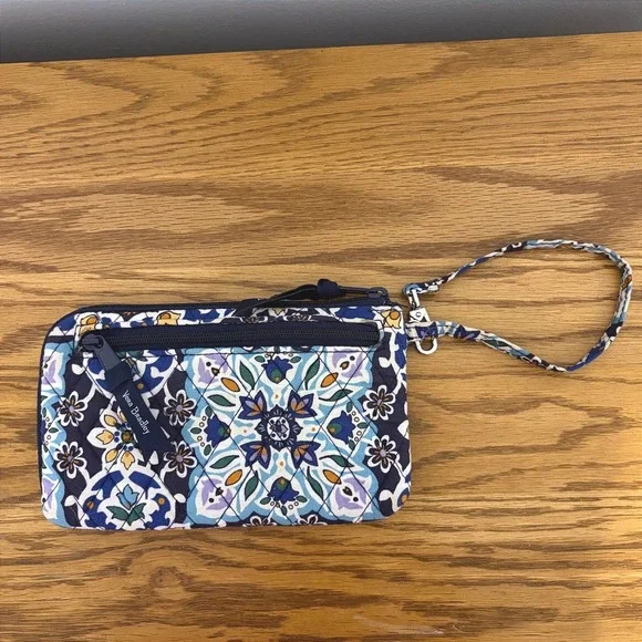 Vera Bradley RFID Quilted Cotton Wristlet Wallet Blue Yellow Medallion‎ Floral