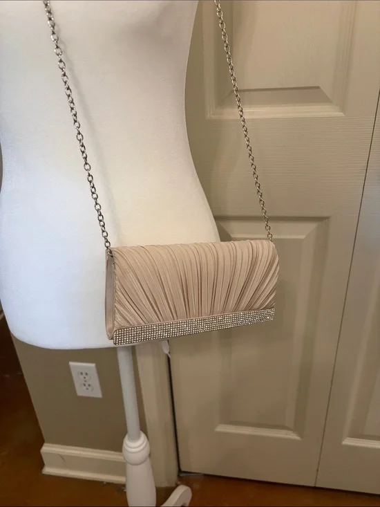 Elegant Beige Evening Clutch with Chain Strap