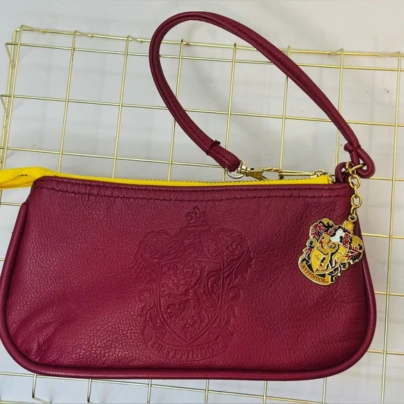 Universal Studios Wizarding World of Harry Potter Gryffindor Wristlet Purse