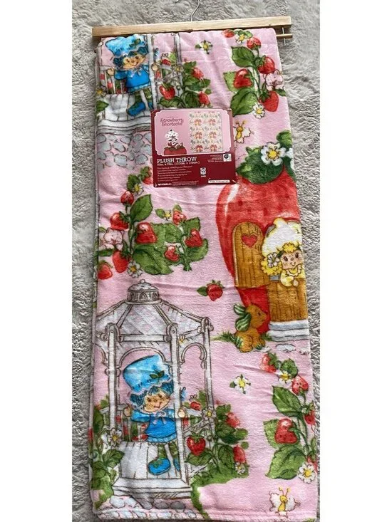 Strawberry Shortcake & Friends 50” X 70”‎ Soft Plush Soft Throw Blanket Pink NEW