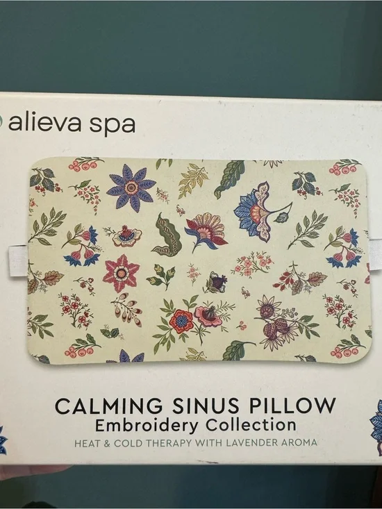 New Alieva Spa Calming Sinus Pillow in Floral Cream