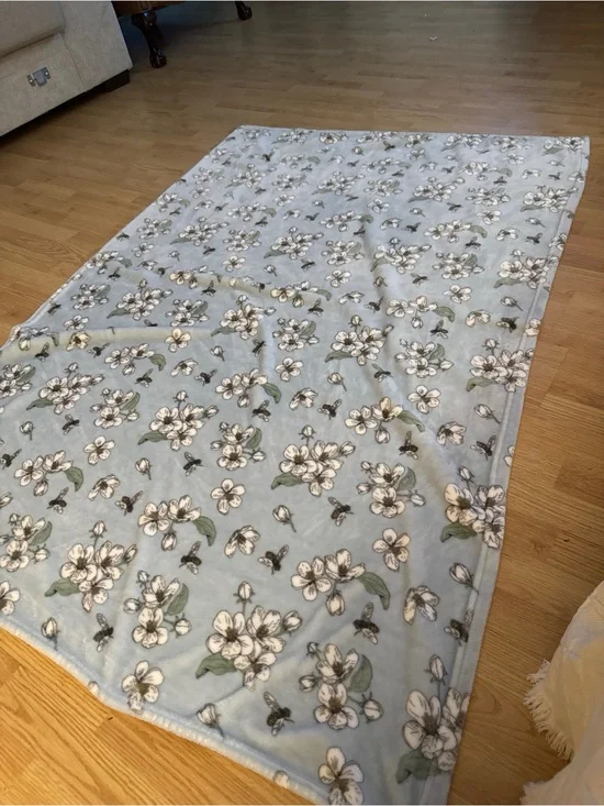 Floral Plush Throw Blanket in Light Blue