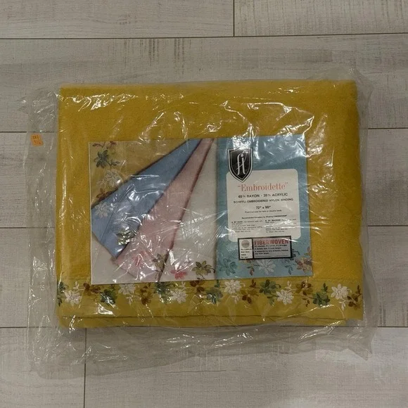 Vtg FIELDCREST Embroidette Fiberwoven Yellow Gold Blanket Satin Floral Trim MCM