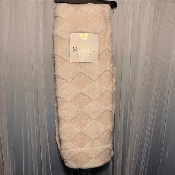 Love Marlo Cozy Plush Diamond Quilted Throw Blanket 50x70 Cream‎ And White