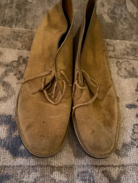 Clarks Men's Suede Chukka Boots in Tan size 12