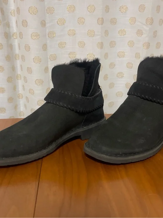UGG Black Suede McKay Booties Whipstitch Strap Sheepskin Lined Size 9