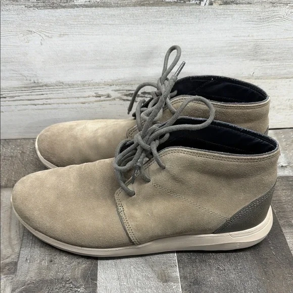 Crocs Kinsale Chukka Boots Mens Size 12 Suede Beige Lace Up Casual Ankle Shoes