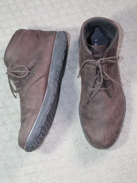 Men's Timberland Chukka Boots Size 10 - Brown