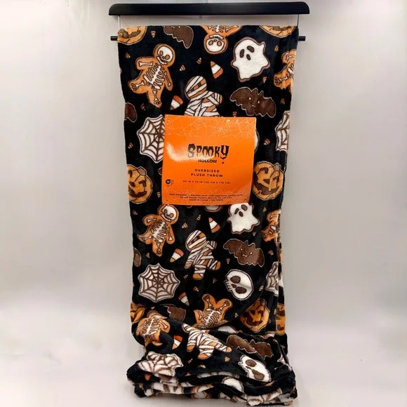 Spooky Hollow Halloween Oversized Plush Throw Blanket Gingerbread Skeleton 60x70
