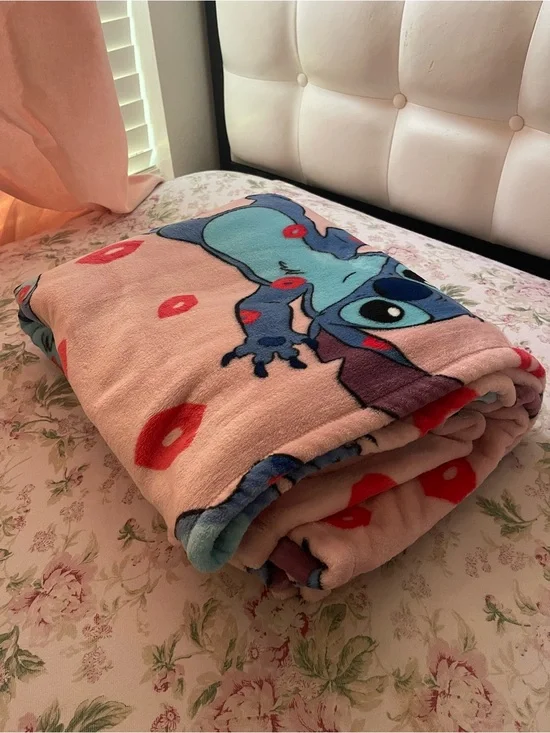 Plush Cartoon Stitch Throw Blanket - Pink