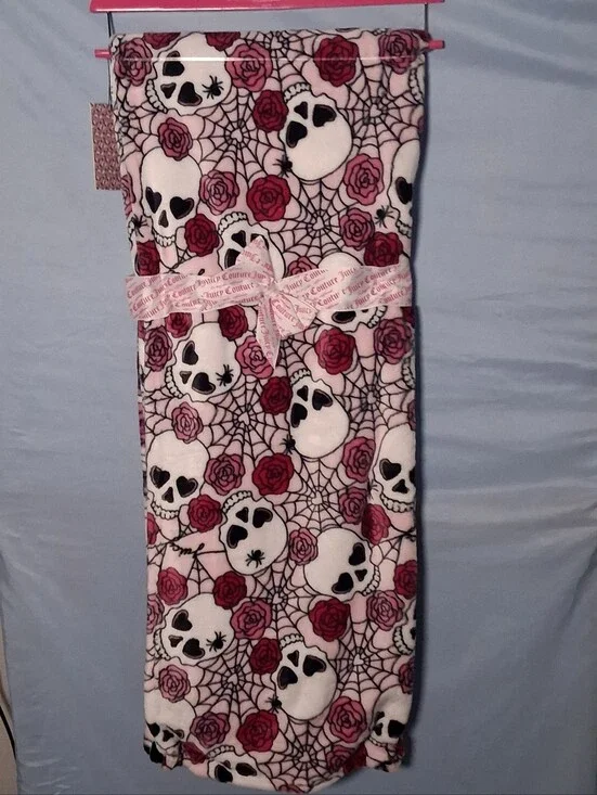 NWT Juicy Couture Halloween Skulls & Roses Pink Plush Throw Blanket 50x70