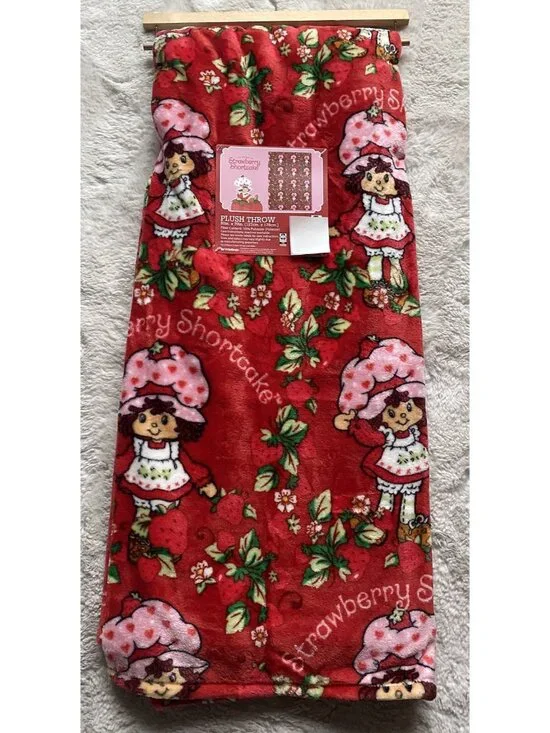 Strawberry Shortcake 50” X 70” Soft Plush Soft Throw Blanket Red Flowers‎ NEW