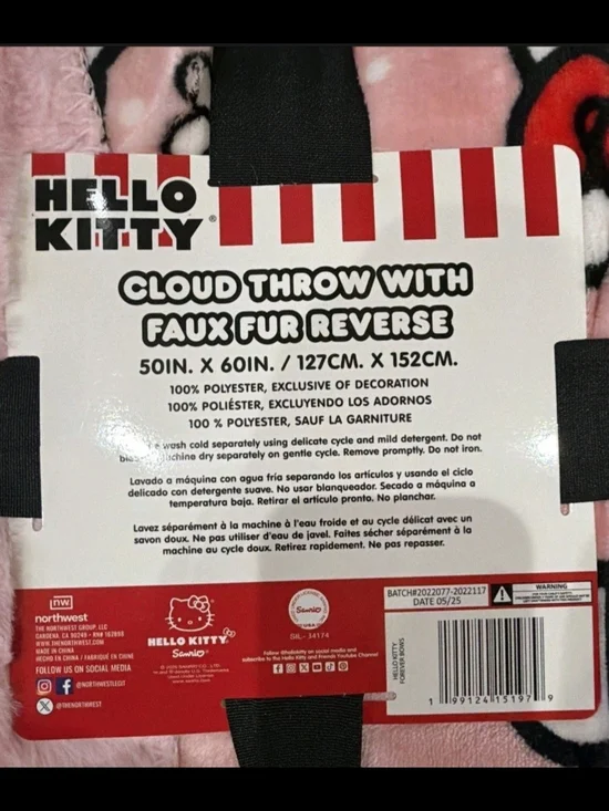Hello Kitty Cloud Throw Label