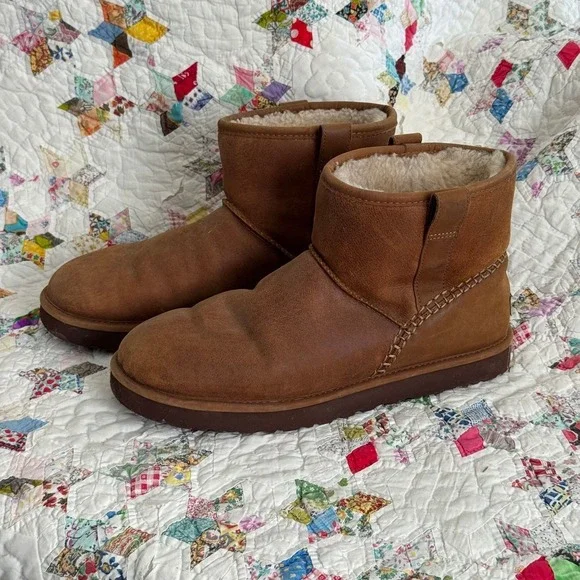 UGG Australia‎ Classic Mini Leather Boots Chestnut Brown Shearling Lined Mens 11