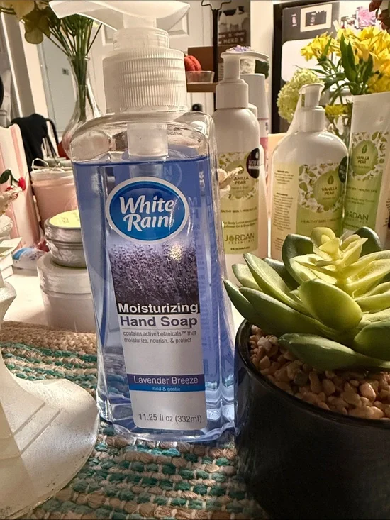🪻NEW 🪻Lavender Breeze Moisturizing Hand Soap - Light Purple