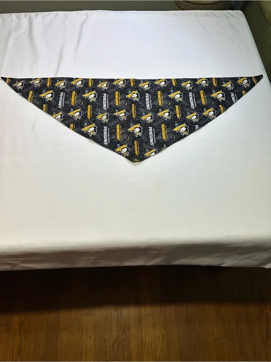 Pittsburgh Penguins Black & Gold Decorative Throw Accent