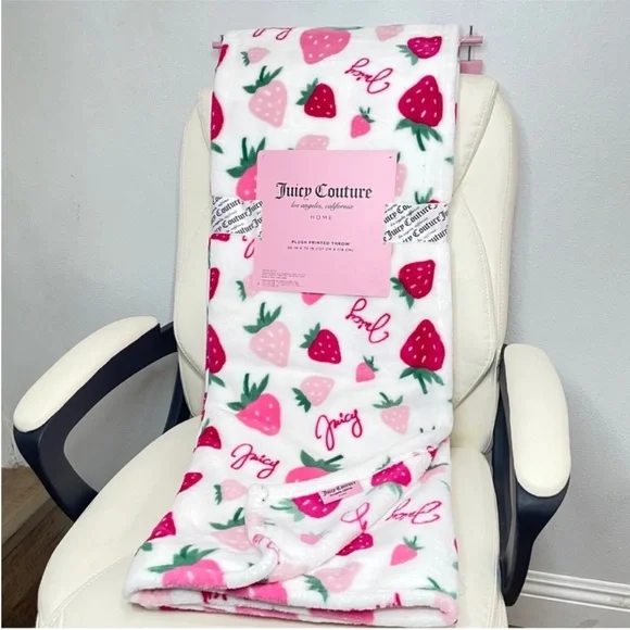 NEW Juicy Couture Home Strawberry Plush Printed‎ Throw Blanket Pink White 50x60