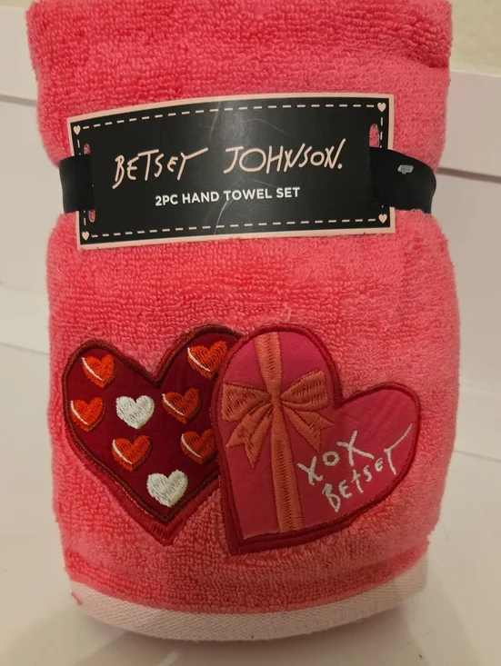 Betsey  Johnson Pink Heart Embroidered Hand Towel Set of 2 Nwt