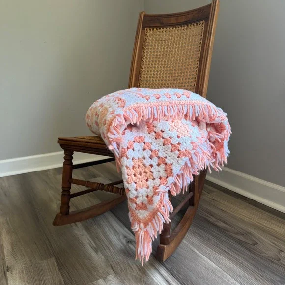 Vintage Handmade‎ Granny Square Crochet Blanket Peach White Fringe 77x77 Throw