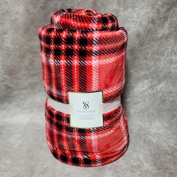 Victoria's Secret Red Black Plaid‎ Cozy Plush Blanket Throw 50x60 Sherpa Fleece