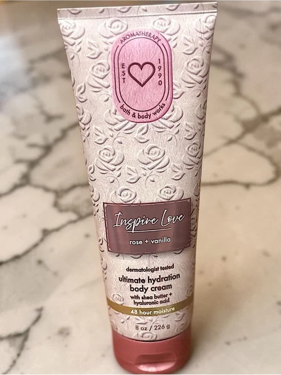 Bath & Body Works Inspire Love Rose + Vanilla Body Cream - Light Pink