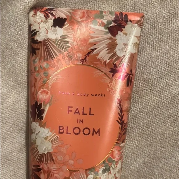 ** FREE~~Bath & Body Works Fall in Bloom Body Lotion - Orange Floral