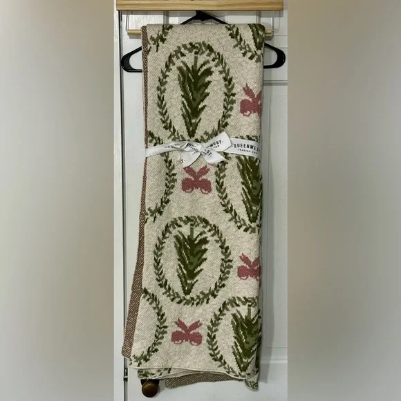 Queenwest Trading Co. knitted throw 50” x 70”