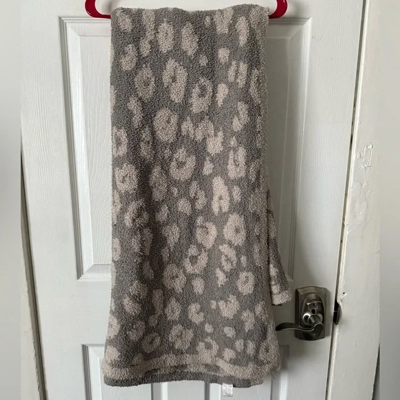 Mud Pie Grey And Cream Leopard Throw Blanket