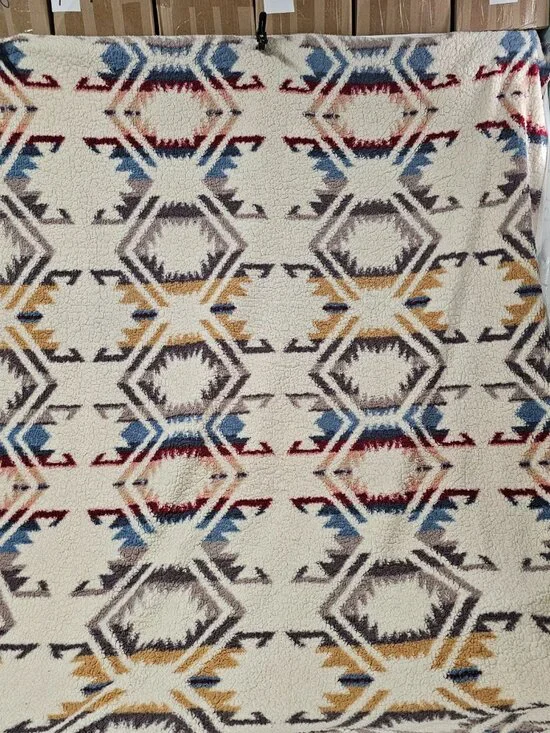 Pendleto Ivory Sands Sherpa Fleece Southwestern Aztec Print 92inX64in  Blanket