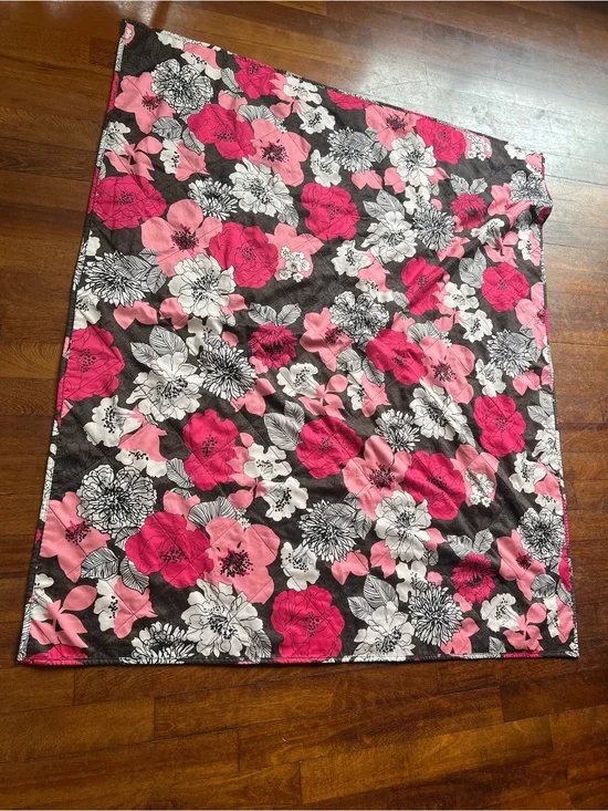 Vera Bradley 2x Set Quilted Stadium Throw Blankets Floral Fleece retired EUC
