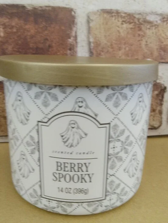 Berry Spooky Scented Candle - White & Gold