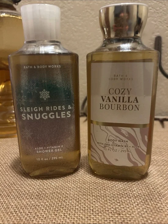 Bath & Body Works Cozy Vanilla Bourbon& Sleigh rides  Body Wash - Warm Cream