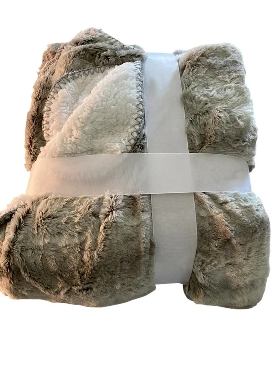 Plush Sherpa Throw Blanket in Taupe - Cozy Home Throw