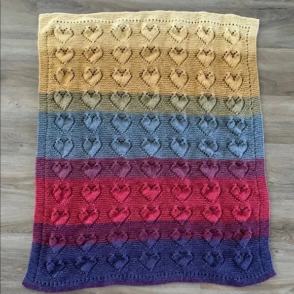 {Knit Baby Blanket} 💕heart design