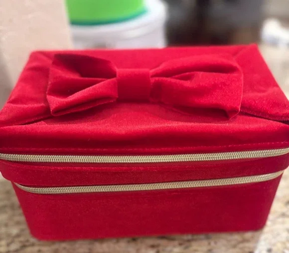 Estée Lauder Red Velvet Holiday Train Case – Limited Edition Bow Makeup Bag NEW