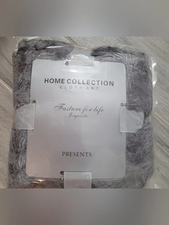 NEW IN BAG. GRAY. HOME COLLECTION CLOTH ART. Cozy Soft Blanket.