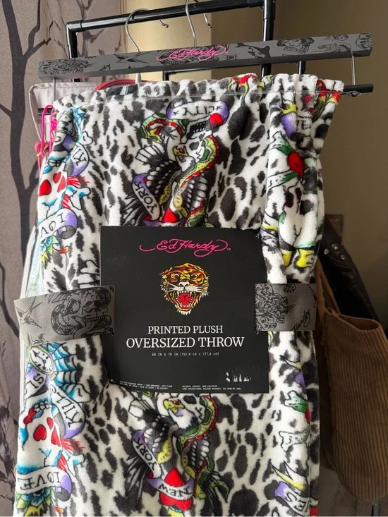 Ed Hardy Printed Plush Oversized Throw Blanket - Love Kills Slowly NWT