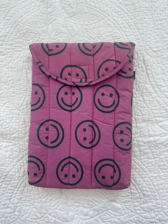 BAGGU Pink Smiley Quilted Laptop Sleeve - RARE Case