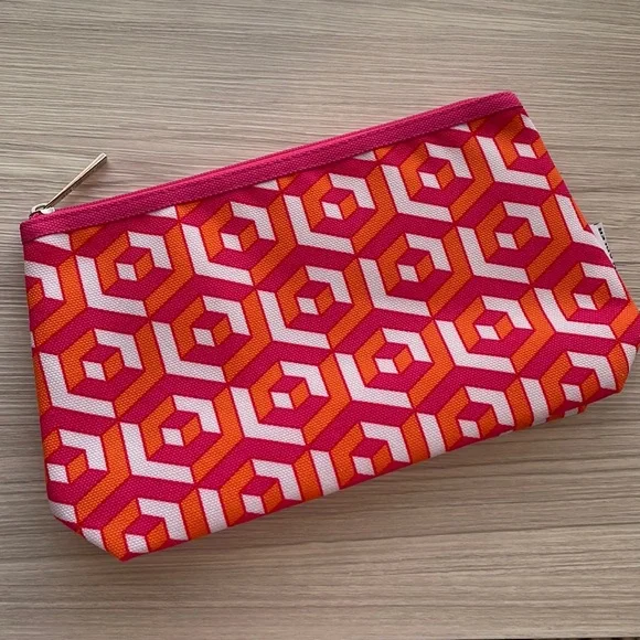 💄👛 2/$15 or 3/$20 Clinique Cosmetic Bag (NWOT)