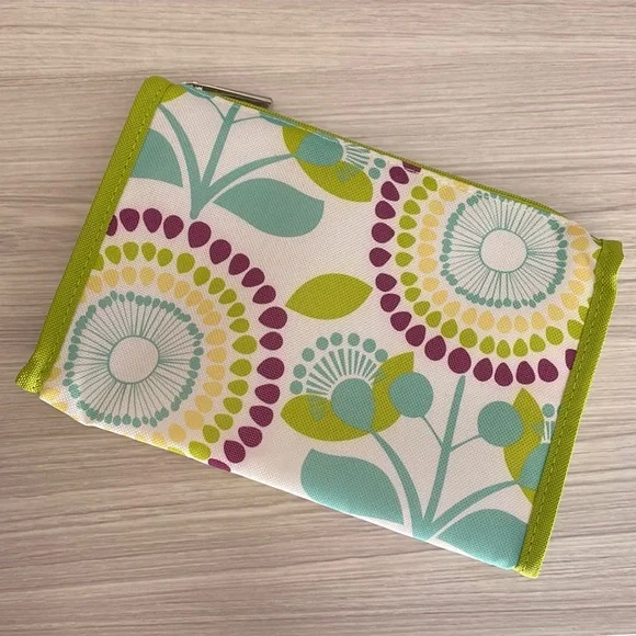 💄👛 2/$15 or 3/$20 Clinique Cosmetic Bag (NWOT)