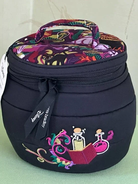 VERA BRADLEY X DISNEY CALDRON COSMETIC CASE:NWT HOCUS POCUS BLOOMS AND BROOMS