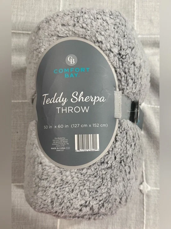 Comfort Bay Gray Throw Blanket