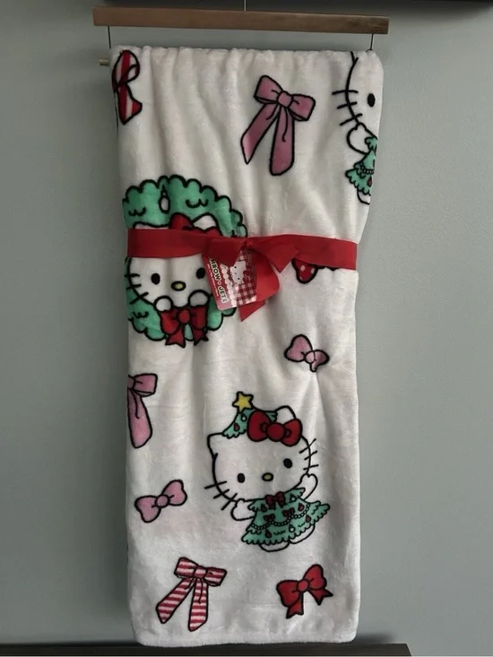Hello Kitty Bow Wreath White Plush Holiday Throw Blanket