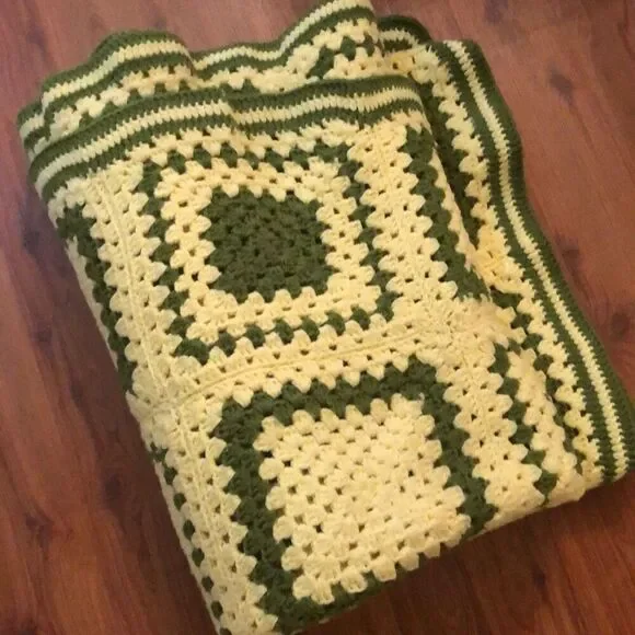 Vintage Grandmas afghan, hand, knitted blanket ￼throw rectangular loden Green an